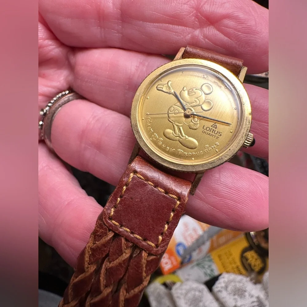 Lorus Walt Disney World Mickey Mouse Watch Gold Tone Needs Battery